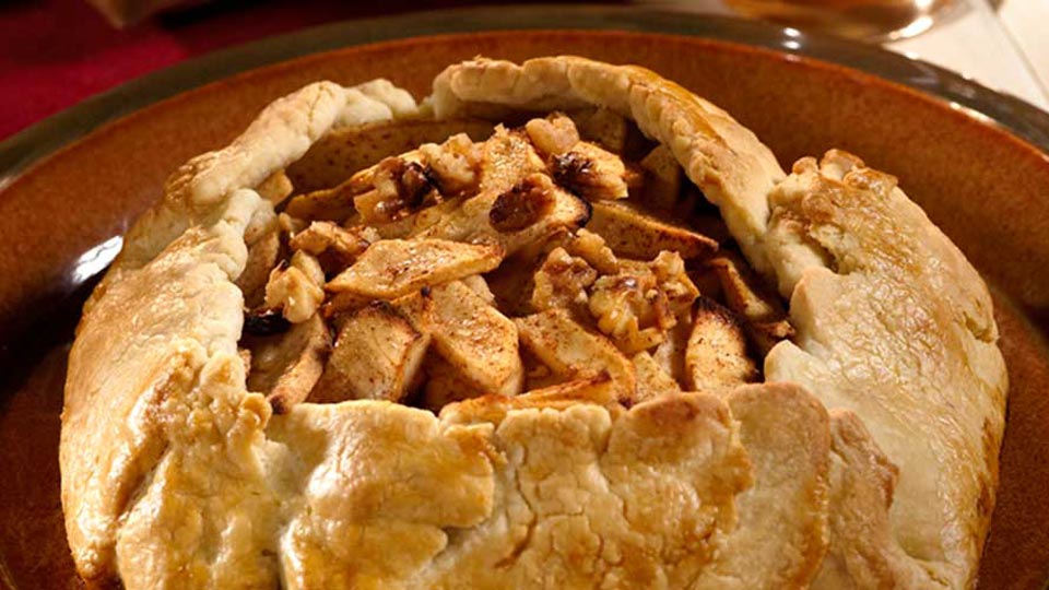 APPLE-WALNUT CROSTATA WITH CARAMEL SAUCE