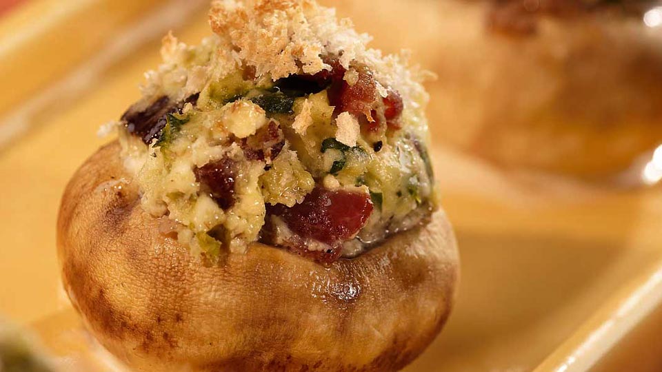 CHERRY-SMOKED MUSHROOMS WITH BACON