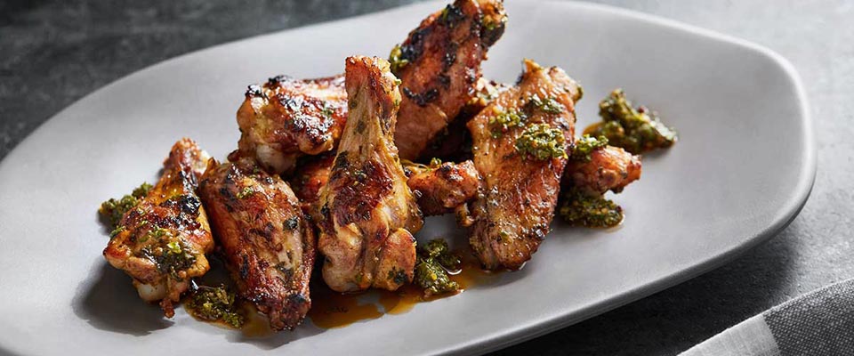 SMOKY GRILLED CHICKEN WINGS