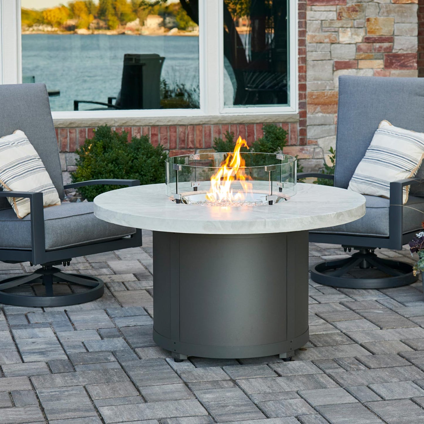 Beacon Round Gas Fire Pit Table (White Onyx) w/ Glass Guard BC-20-WO/GG-20-R