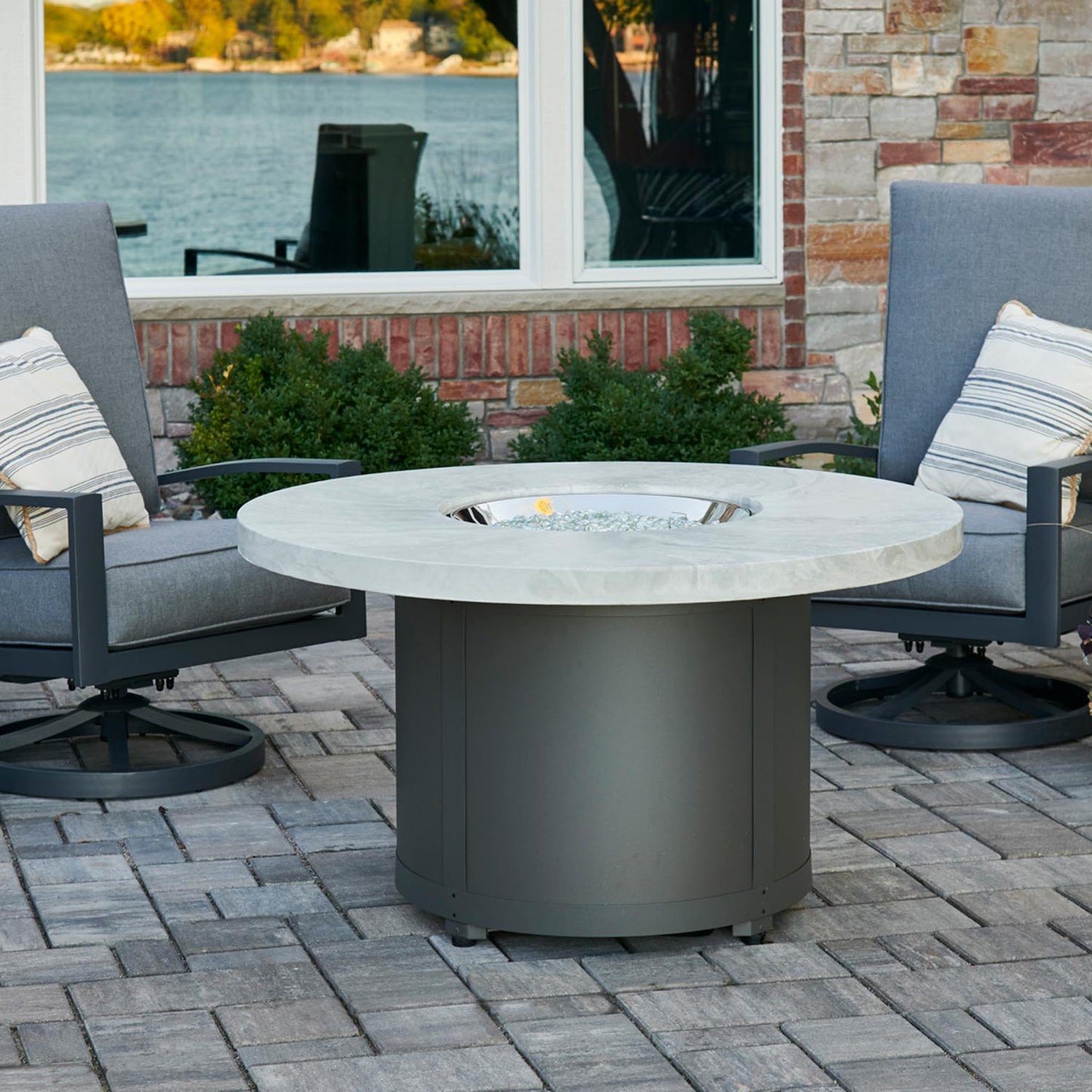 Beacon Round Gas Fire Pit Table (White Onyx) w/ Glass Guard BC-20-WO/GG-20-R