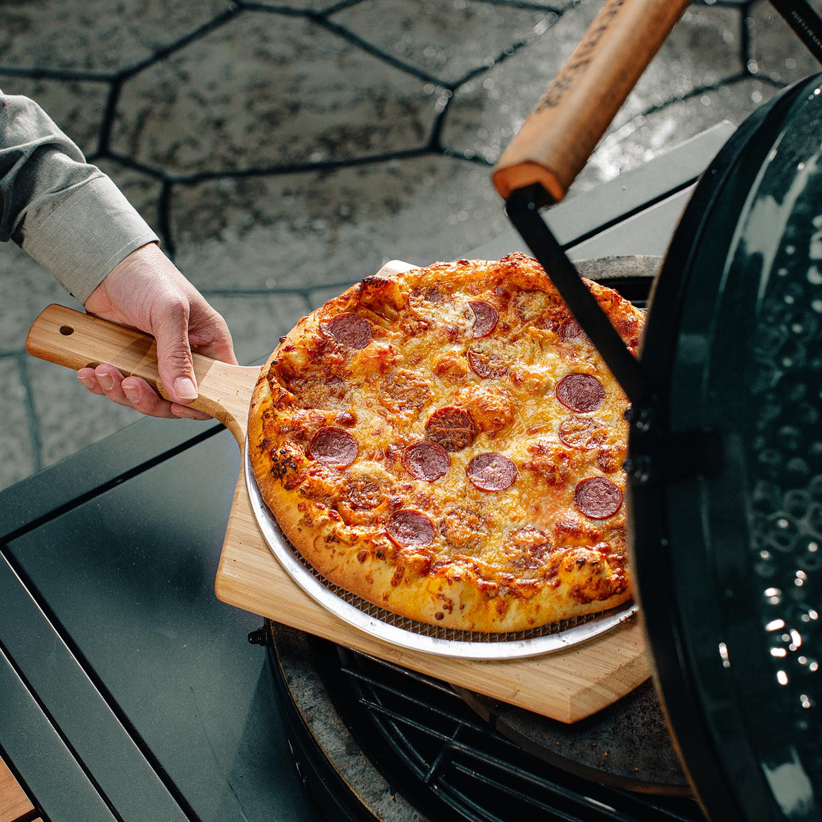 Big Green Egg Bamboo Pizza Peel & Aluminum Pizza Screen