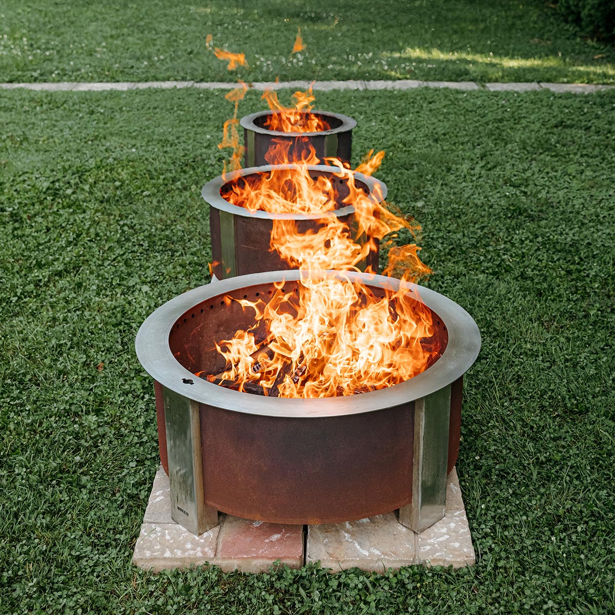BREEO X Series 19 Smokeless Fire Pit (Patina) with Ash Removal Tool