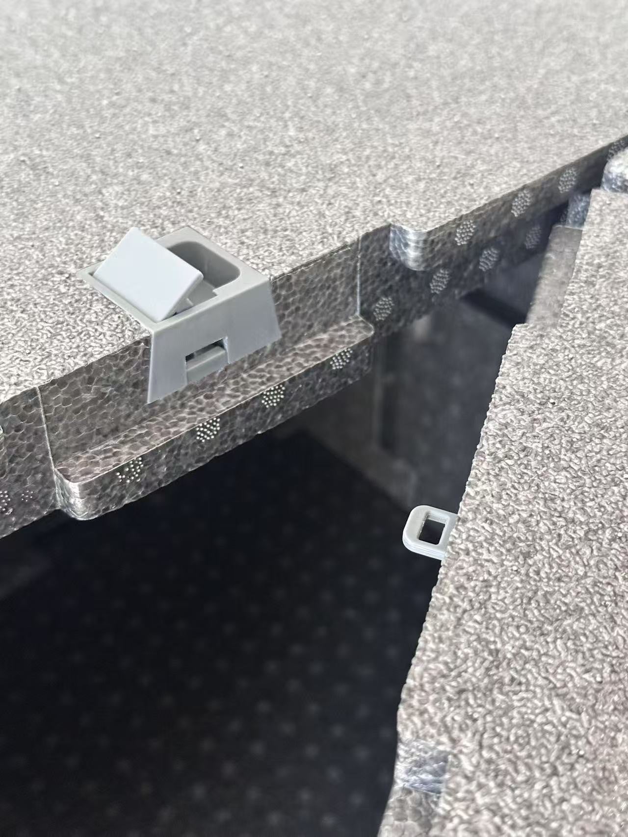 Drip EZ (NEW) Latching 'Que Crib - Dedicated Meat Resting Station